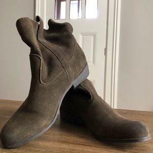 NEW Faux suede brown booties